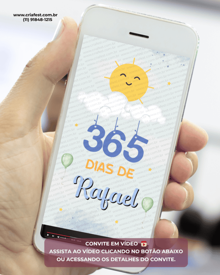Smartphone exibindo convite animado em vídeo tema 365 Dias de Rafael com sol e balões para aniversário infantil