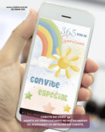 Celular exibindo convite animado em vídeo tema 365 Dias de Sorrisos com arco-íris e sol para aniversário infantil