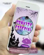 Convite animado Wandinha com fotos personalizado para aniversário infantil, exibido em celular com animações e elementos inspirados no universo sombrio da Wandinha.