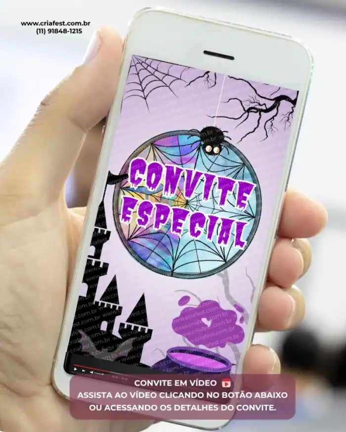 Convite animado Wandinha com fotos personalizado para aniversário infantil, exibido em celular com animações e elementos inspirados no universo sombrio da Wandinha.