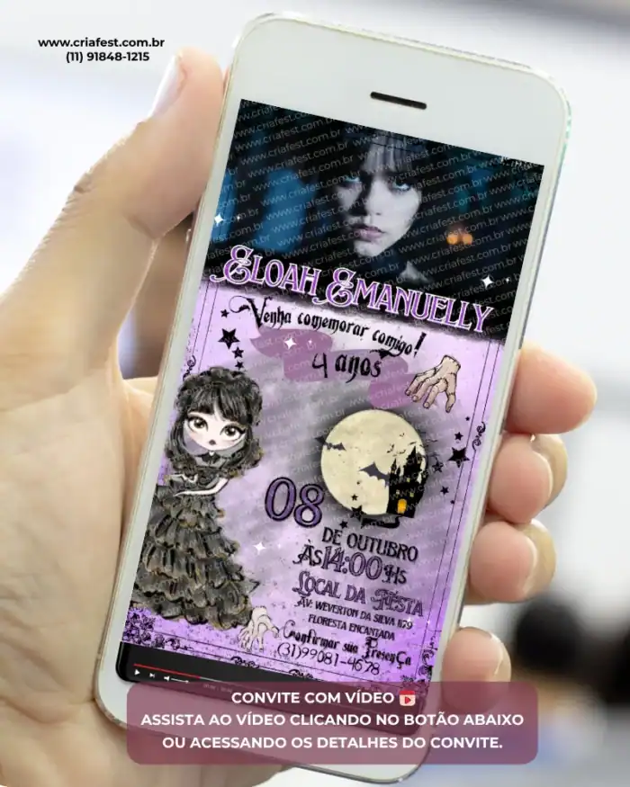 Convite com vídeo inspirado na Wandinha para aniversário infantil, exibido em celular com visual sombrio, animações e fundo roxo.